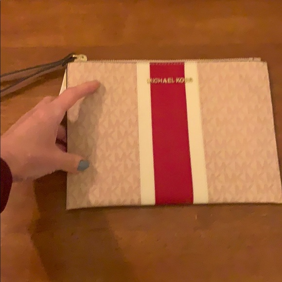 Pre-loved 🎉 Michael Kors JetSet LARGE Travel Zip WRISTLET - Picture 2 of 5